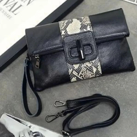LOOK LOVE LUST FOLD UP VEGAN CONVERTIBLE SHOULDER BAG/CLUTCH BLACK/ SNAKE TRIM - Picture 2 of 7